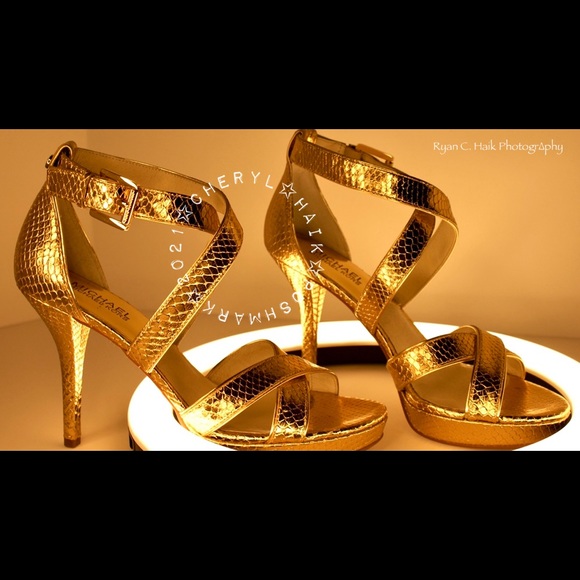 Evie Platform in Gold Metallic Leather - Picture 7 of 9
